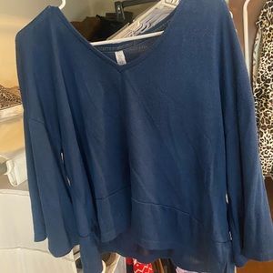 Navy blue quarter sleeve top